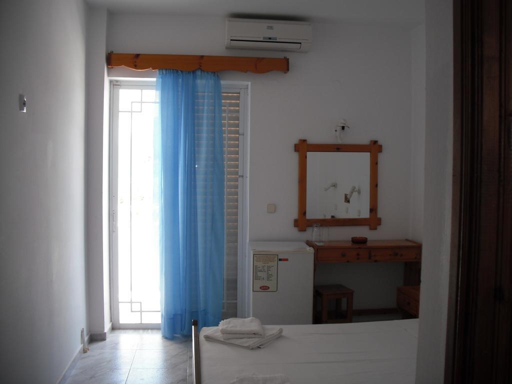 Antonis Hotel Кефалос Екстериор снимка